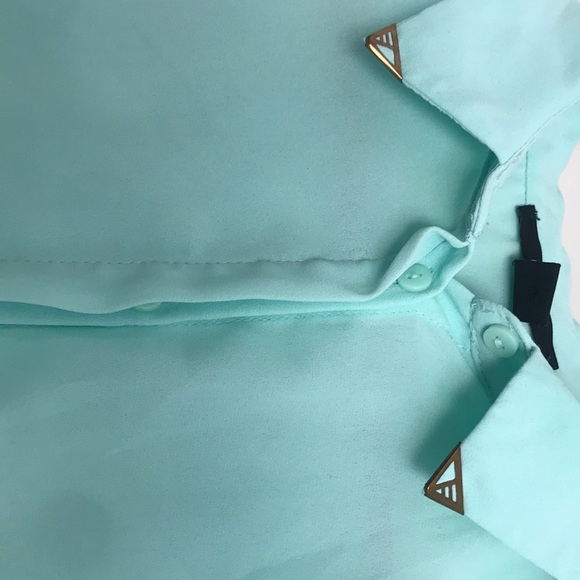 Beautiful Mint Blouse with Gold Pops - Picture 4 of 11